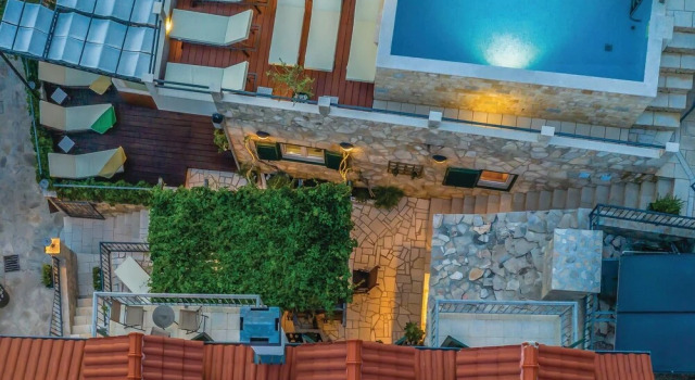 Amazing Home in Makarska with Hot Tub, Sauna & WiFi, Buchen Sie Hotel Hotels in Gespanschaft Split-Dalmatien mit Pool, Schwimmbad