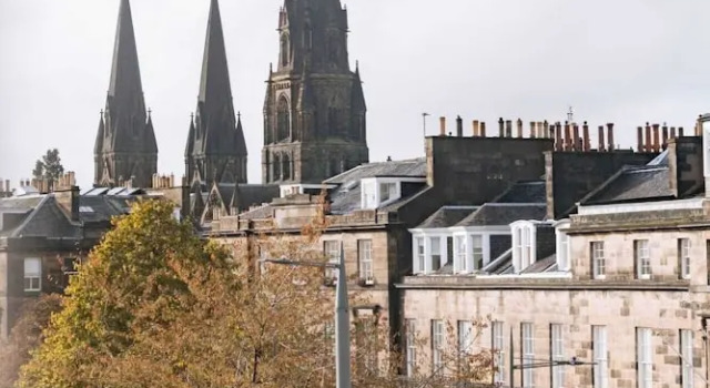 Bright High-ceiling 2BD Flat - Central Edinburgh!, Забронировать Апартаменты/квартира Апартаменты Эдинбурга, рядом с Scottish Widows Bank Plc, Апартаменты/квартира