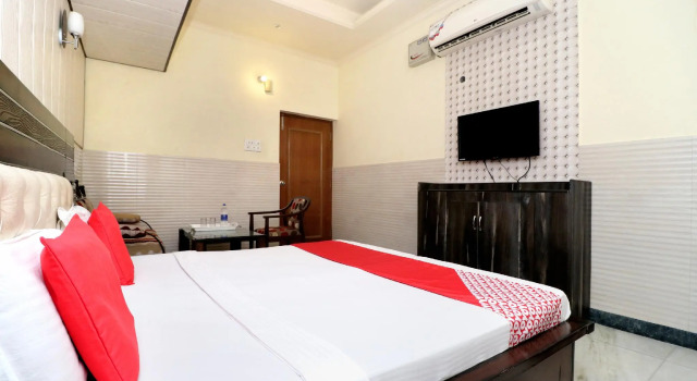 Люкс Standard OYO 22774 Kumar Hotel