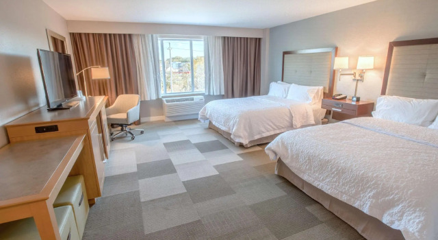 Четырёхместный номер Standard Hampton Inn by Hilton Amesbury, MA