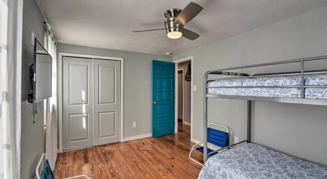 Коттедж с 3 комнатами 4 Blocks to Ocean: Water-view Surfside Beach Home!