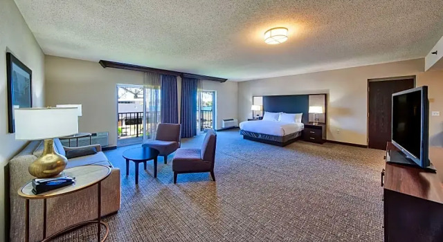 Двухместный люкс с видом на воду DoubleTree by Hilton Port Huron