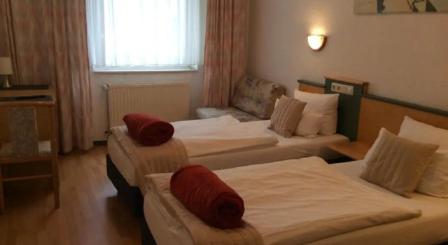 Трёхместный номер Standard Hotel Elsen
