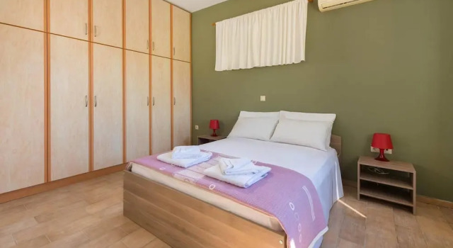 Stunning 5-bed Villa in Gennadi!, Забронировать Вилла Отели Геннади с парковкой, Парковка