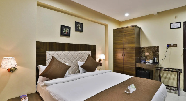 Hotel Casa Riva, Забронировать Отель Сурат штат Гуджарат