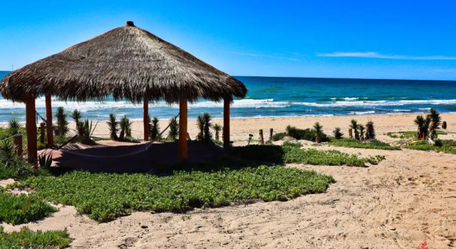 Коттедж Casa Evita 4 Bedroom Beachfront Home