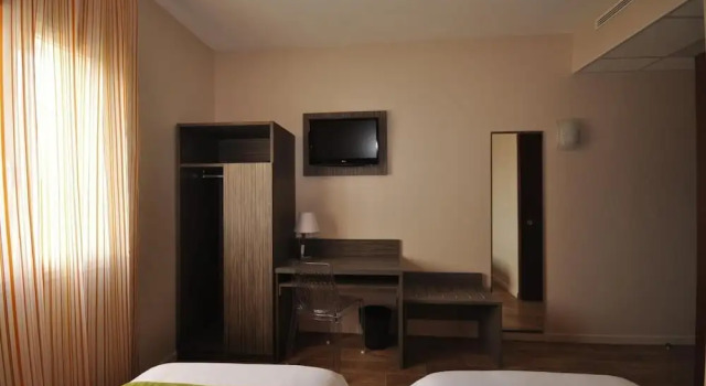 Hotel Caiman, Забронировать Отель Пьерлат Drôme Provençale, рядом с Крокодиловая ферма