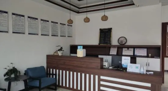 Xingyi Biantun Homestay, Varaa Hotelli Xingyi Guizhou