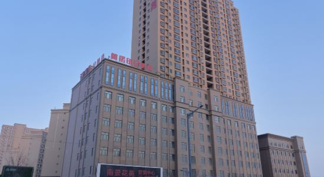 Jiannuo Yinji Hotel, Rezerwuj Hotel Hotele w Korla z parkingiem, Parking