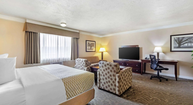 Двухместный люкс Best Western PLUS Mirage Hotel and Resort