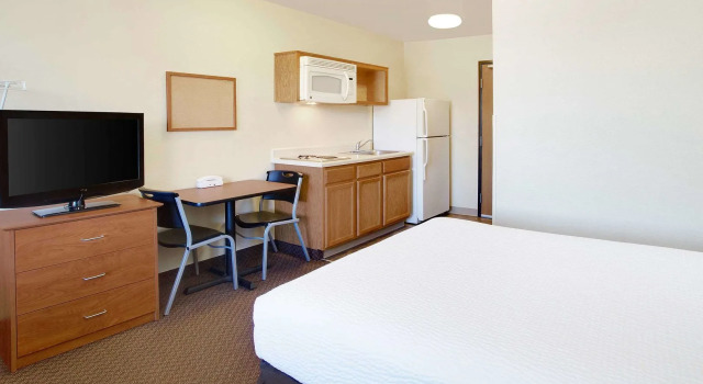 WoodSpring Suites Baton Rouge East I-12, Забронировать Отель Батон-Руж Луизиана, рядом с Sherwood Twelve Plaza Shopping Center