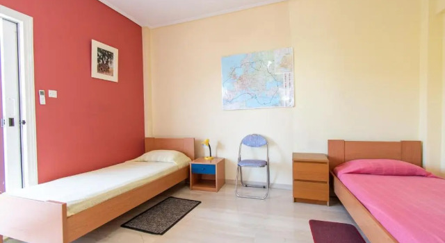 Lavish & Spacious APT with Stunning Seaview, 10 Min ATH Airport