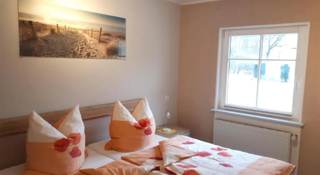 Ferienwohnung 2 bei Familie Saupe, Book Hotel Schaprode Rügen