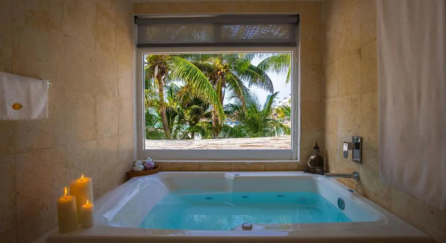 Люкс с частичным видом на океан Lotus Beach Hotel