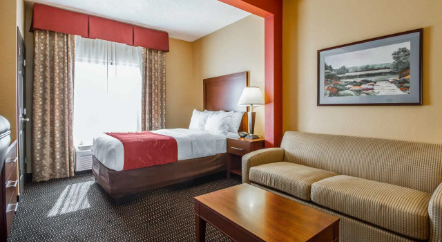 Standard Suite Rodeway Inn & Suites
