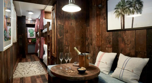 Четырёхместный номер Standard Artist Residence Brighton