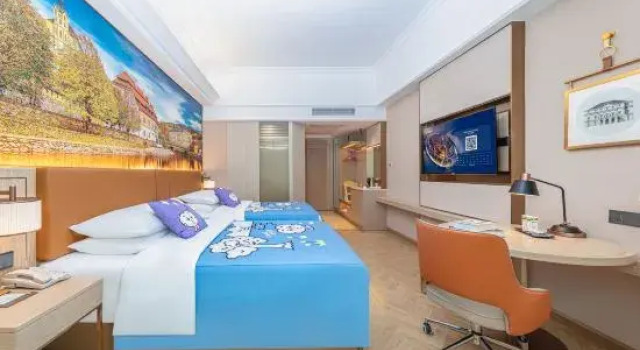 Тент Vienna Hotel (Longhua Yicheng Center Sam Branch))