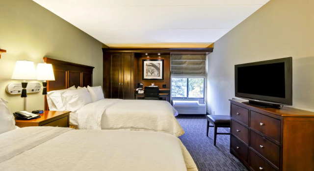Четырёхместный номер Standard Hampton Inn Cleveland-Westlake