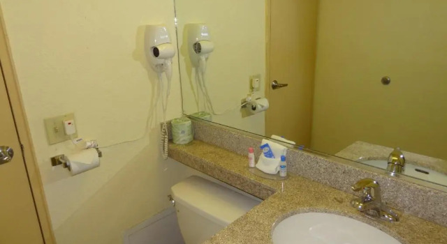 Четырёхместный номер Deluxe Red Carpet Inn - Newark Airport
