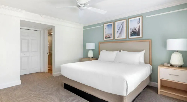 Четырёхместный люкс с 2 комнатами Hilton Vacation Club Charter Club Naples Bay