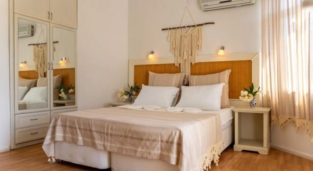Chillos Beach Hotel & Lounge