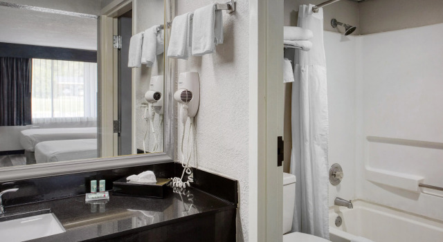 Standardowy czteroosobowy pokój Best Western Cairo