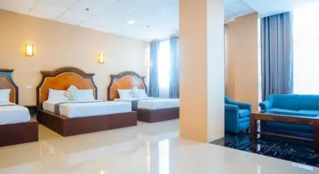 Люкс RedDoorz Plus @ Hotel Platinum Occidental Mindoro