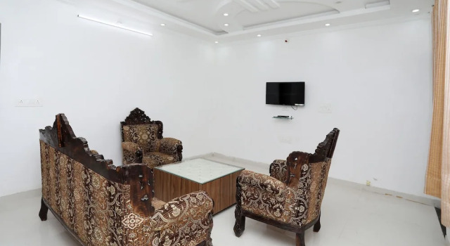 OYO 10066 Home Modern 3BHK Gulab Bagh, Забронировать Отель Отели штата Раджастхана с парковкой, Парковка