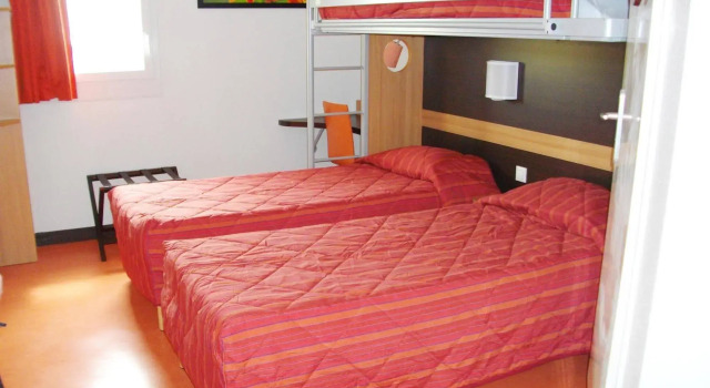 B&B HOTEL Cholet Nord, Забронировать Отель «постель и завтрак» Шоле Замок Пюи-дю-Фу