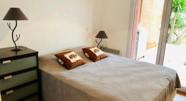 Appartement une chambre dans residence calme, Rezerwuj Apartament Hotele w Korsyka z parkingiem, Parking