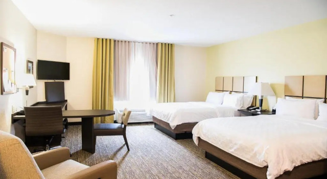 Четырёхместная студия Candlewood Suites Bay City by IHG