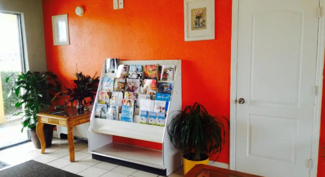 Sunset Inn, จอง โรงแรม ชายฝั่ง Fort Pierce ฟลอริดา