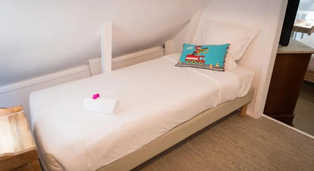 Трёхместный номер Standard с видом на сад Hôtel Frégate Bleue