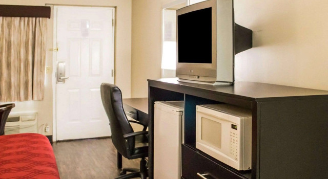 Двухместный номер Standard Econo Lodge Columbus West