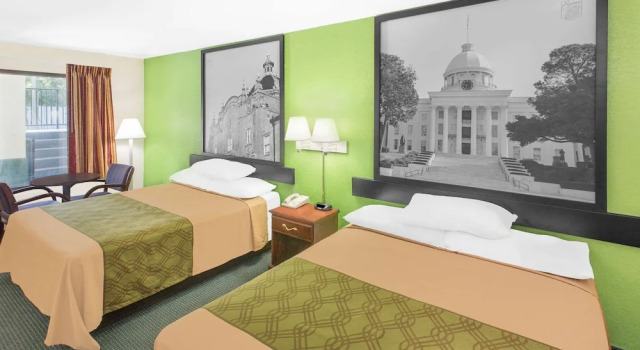 Четырёхместный номер Comfort Super 8 by Wyndham Mobile