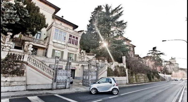 Six Love Gate Lanza, Boek Hotel Borgo Po Turijn