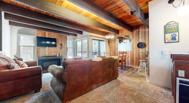 Val DIsere 6 Pet-Friendly Mountain Rustic Spacious Condo only Short Walk To The Village by RedAwning, Забронировать Апартаменты/квартира Маммот-Лейкс Маммот, рядом с Гондольный подъемник Вилидж
