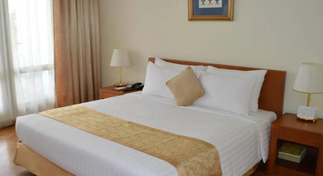 Inya Lake Hotel Yangon, Забронировать Отель Mayangone Township 
