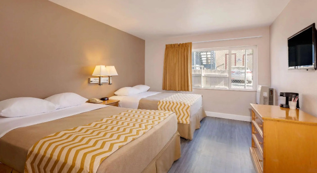 Четырёхместный номер Standard Travelodge by Wyndham Eureka