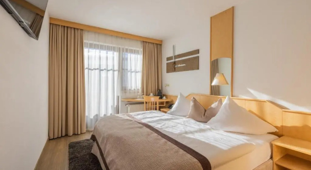 Двухместный номер Standard с балконом Hotel Central
