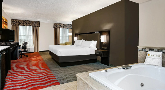 Двухместный номер Standard Holiday Inn & Suites College Station-Aggieland by IHG