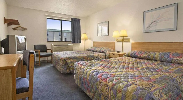 Номер Standard с видом на город Super 8 Springfield North I-44
