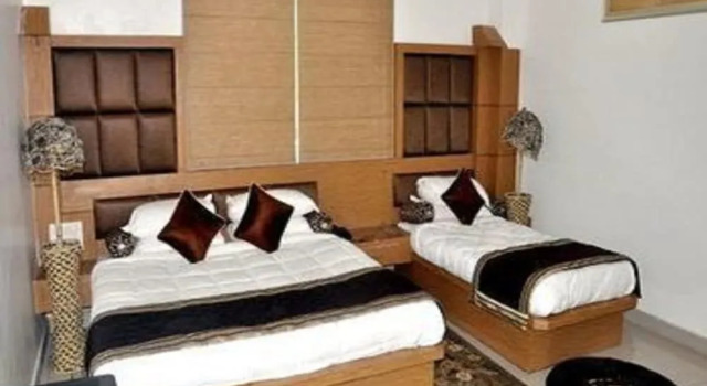 Hotel Mountview International, Забронировать Отель Отели Джамму и Кашмира с парковкой, Парковка