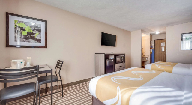 Четырёхместный номер Standard Quality Inn Hastings