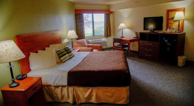 Люкс Deluxe c 1 комнатой AmericInn by Wyndham Havre