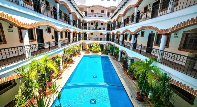 Hotel Colonial Playa del Carmen, Забронировать Отель Отели Плая-дель-Кармен 3 звезды, рядом с Международный вокзал автобусов ADO, 3*