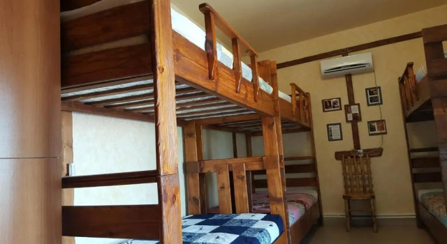 Кровать в общем номере (мужской номер) Machanents Guest House