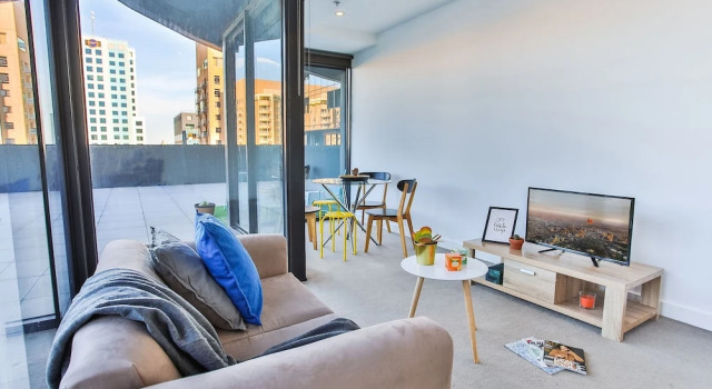 Апартаменты с балконом Urban Oasis - Designed Service Apartment