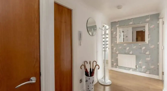 JOIVY Ultra Gorgeous 3bd Old Town Apt w\ Balcony&Parking, Забронировать Апартаменты/квартира Старый город Эдинбург, рядом с Железнодорожный вокзал Эдинбург-Уэверли