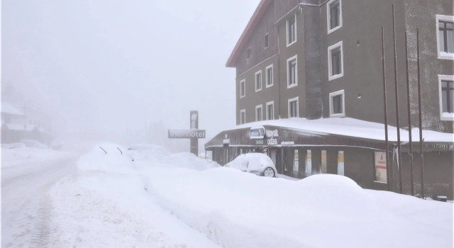 Uslan Hotel, Reservar Hotel Hotéis em Uludag com piscina, perto de Monte Baia, Piscina